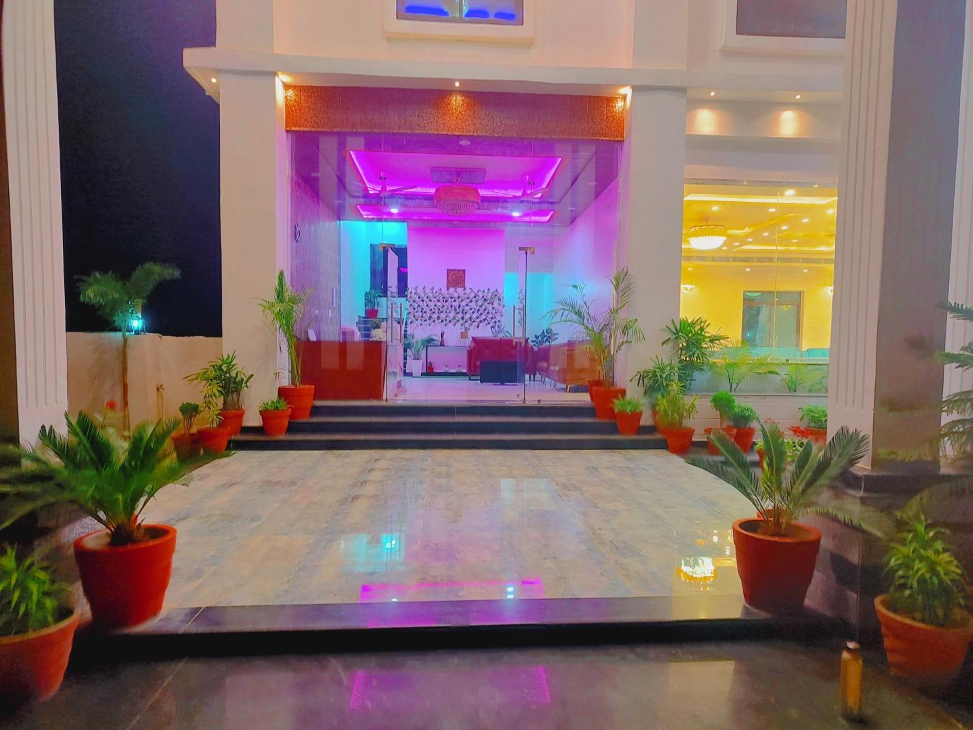 Awadh Samrat Resort Ayodhya Eksteriør billede