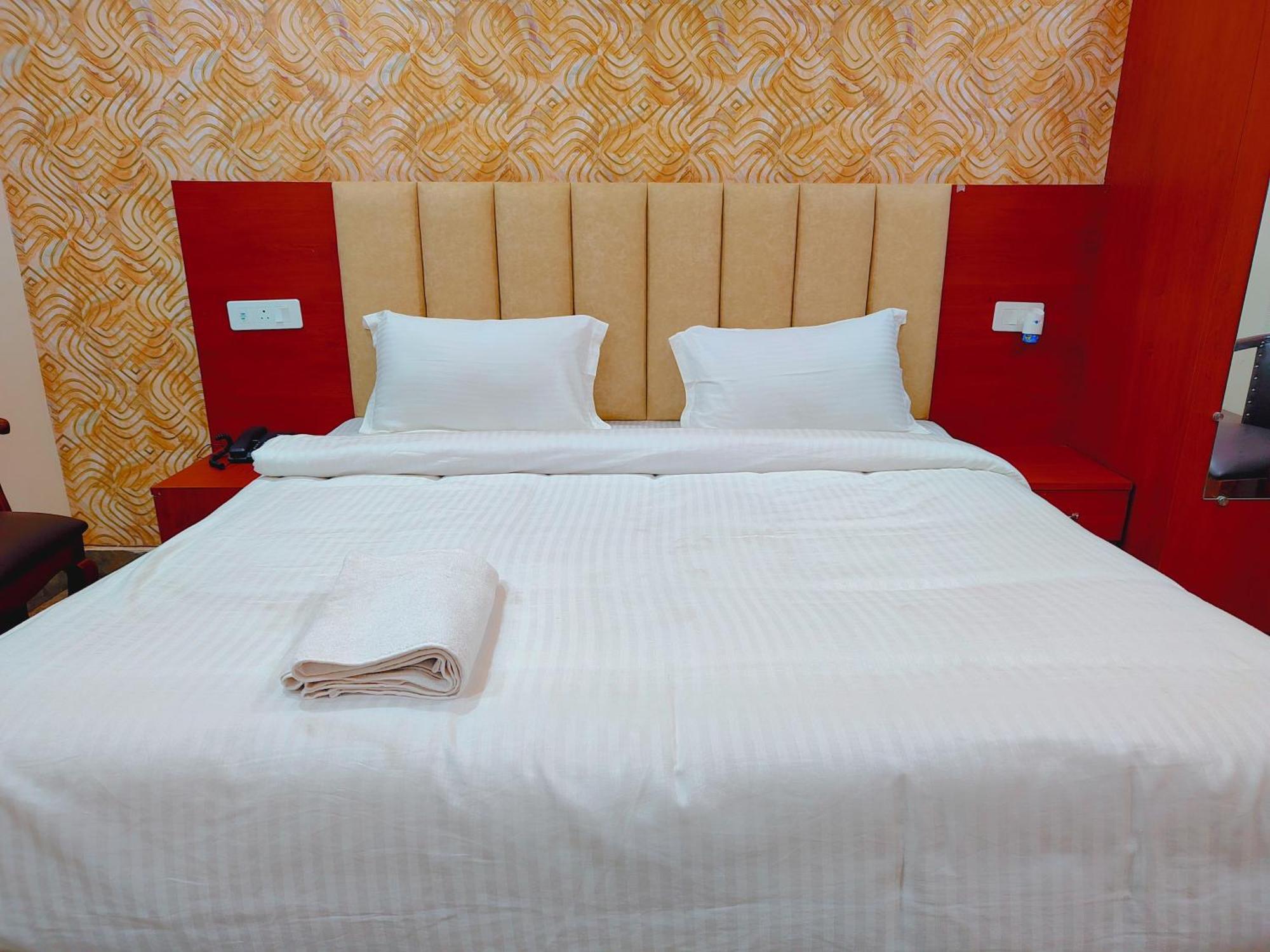 Awadh Samrat Resort Ayodhya Eksteriør billede