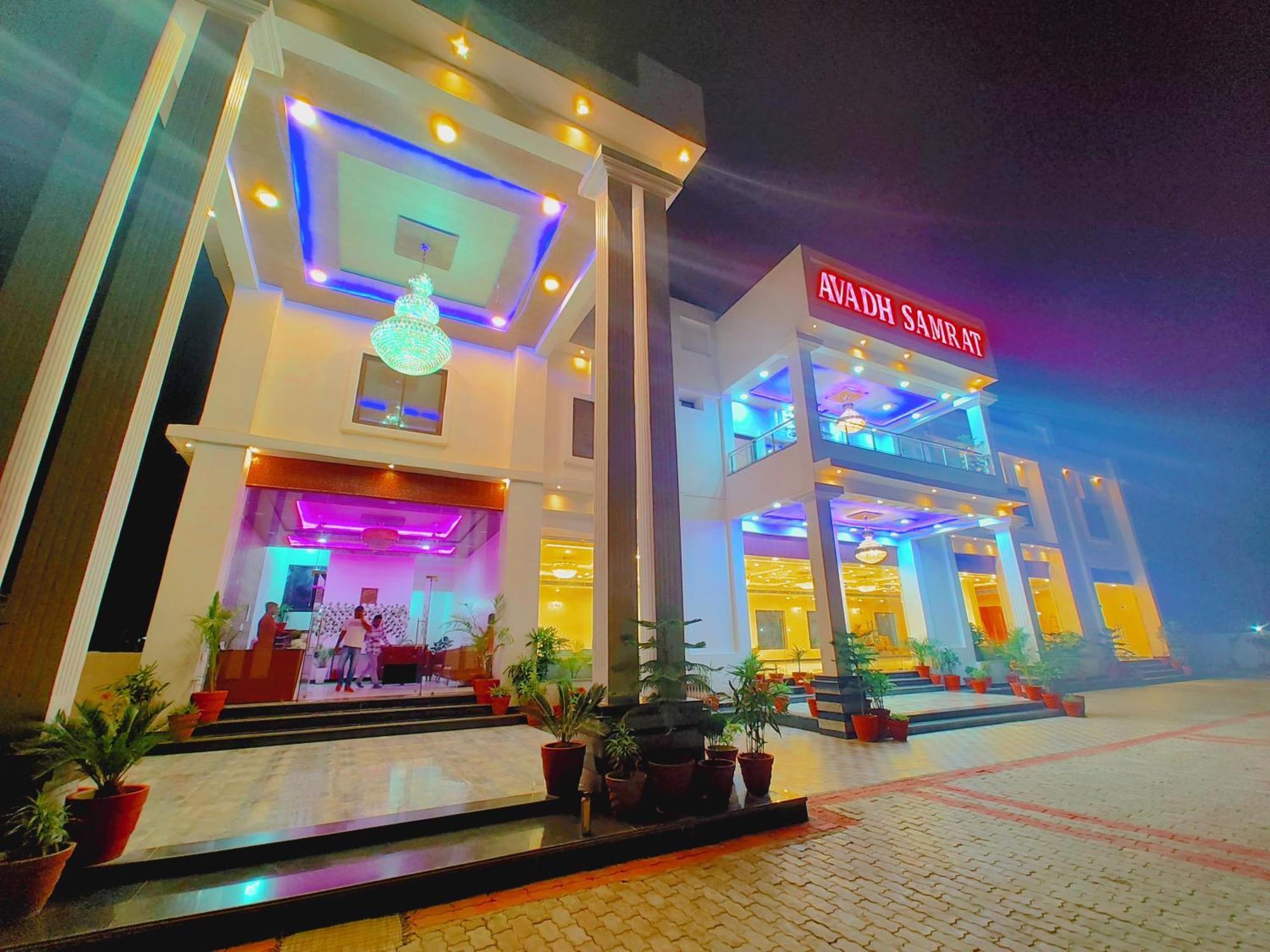 Awadh Samrat Resort Ayodhya Eksteriør billede
