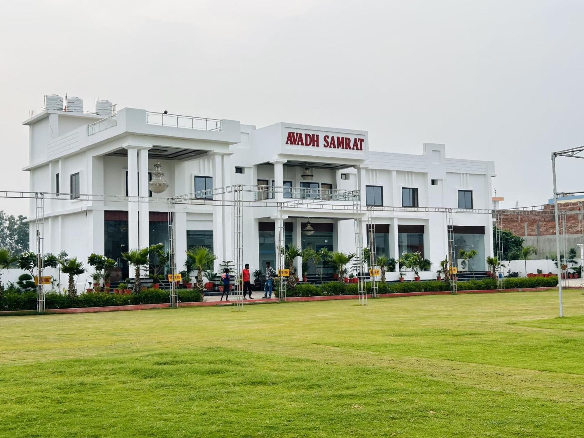 Awadh Samrat Resort Ayodhya Eksteriør billede