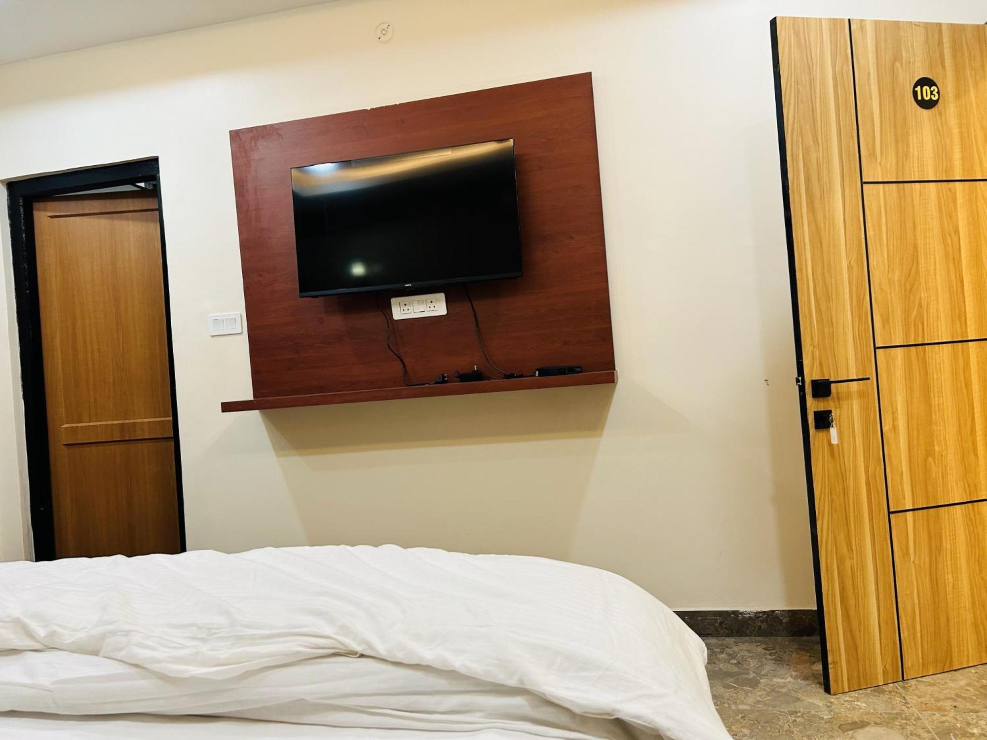 Awadh Samrat Resort Ayodhya Eksteriør billede