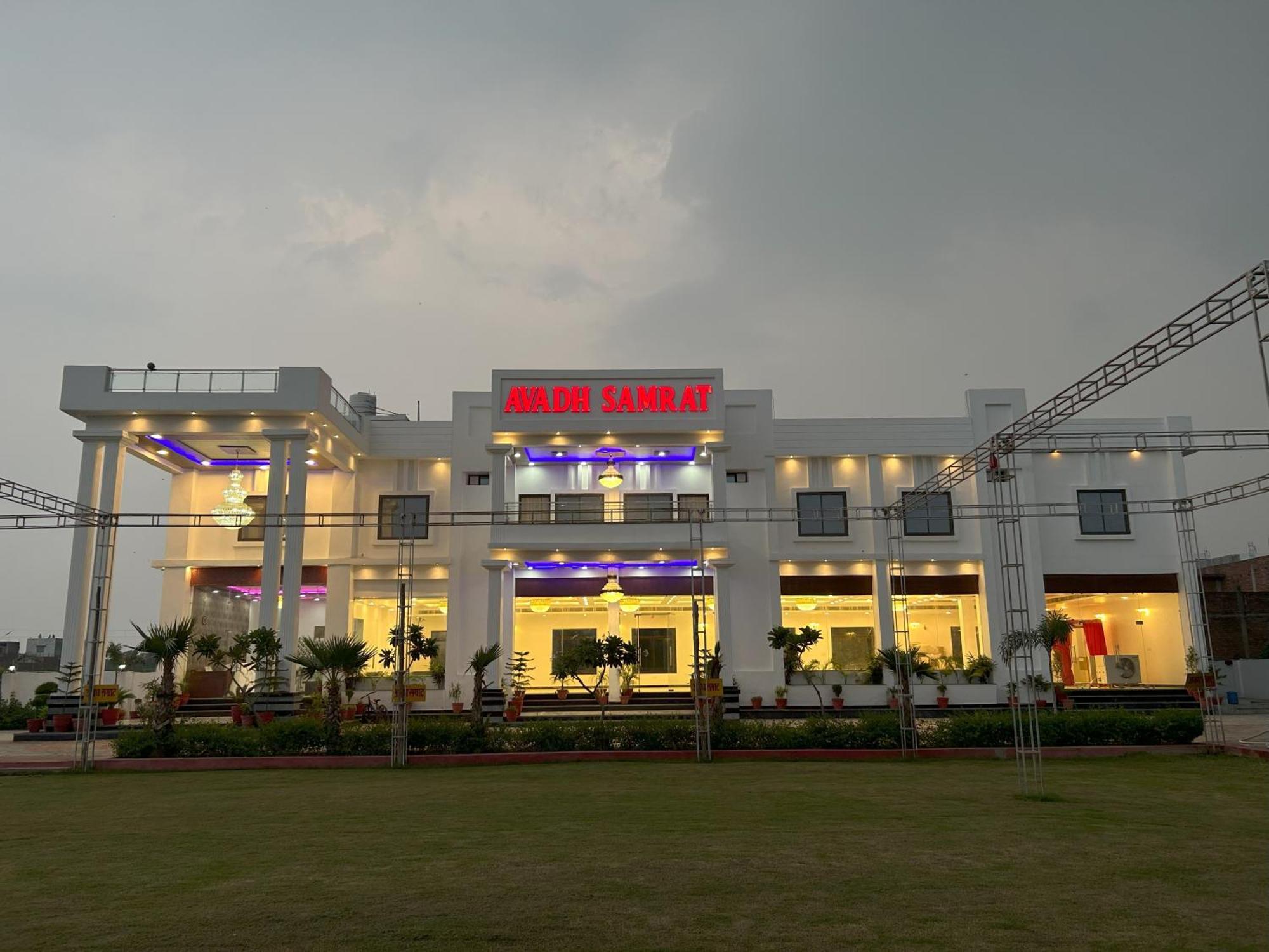 Awadh Samrat Resort Ayodhya Eksteriør billede
