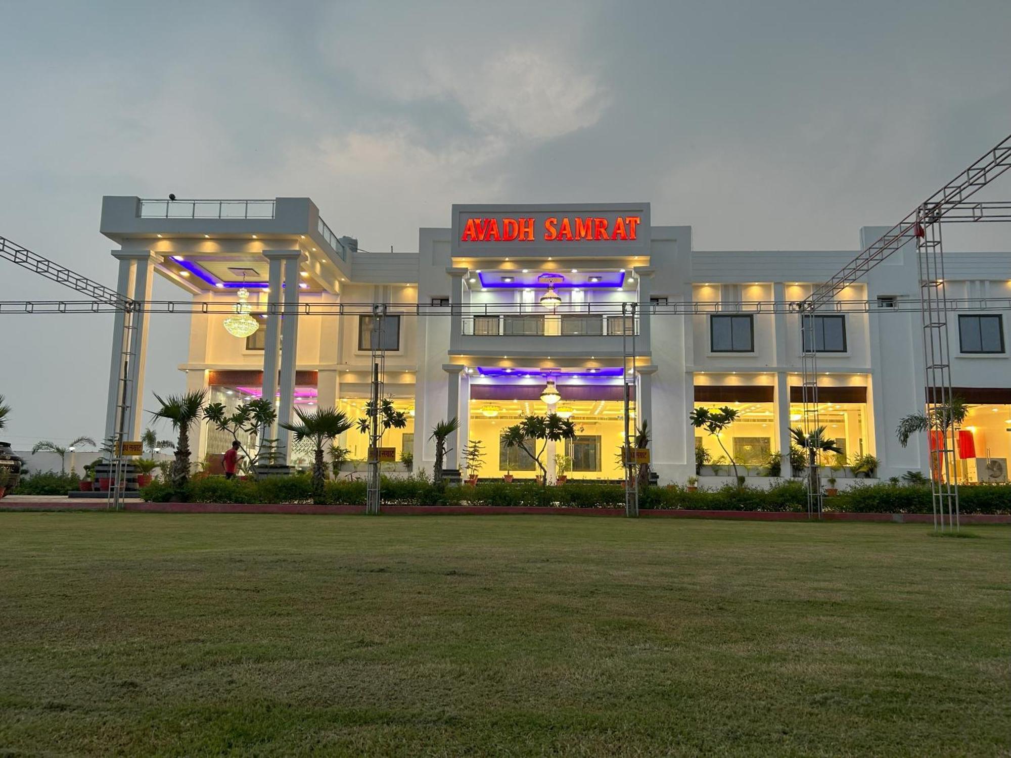 Awadh Samrat Resort Ayodhya Eksteriør billede
